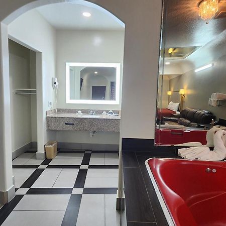 Scottish Inn & Suites Sam Houston Parkway Eksteriør billede