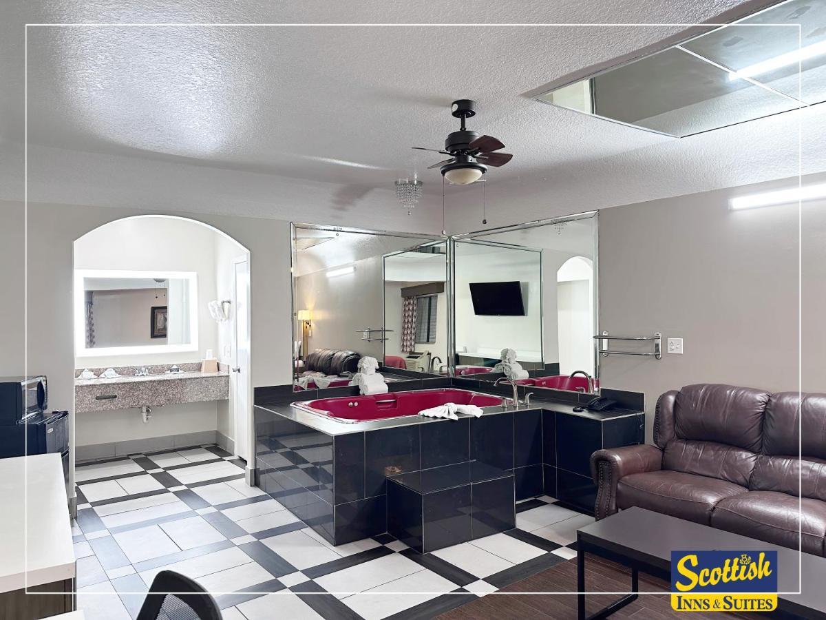 Scottish Inn & Suites Sam Houston Parkway Eksteriør billede