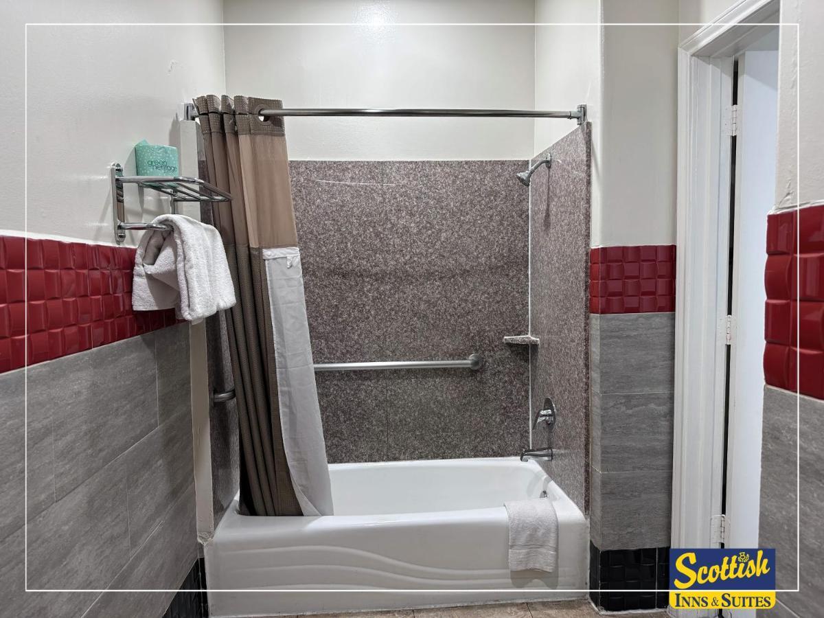 Scottish Inn & Suites Sam Houston Parkway Eksteriør billede