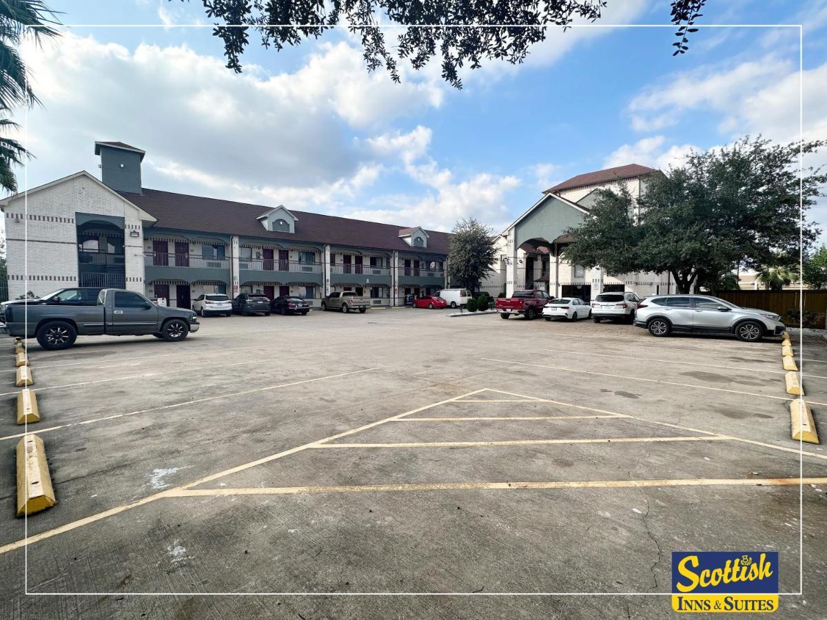 Scottish Inn & Suites Sam Houston Parkway Eksteriør billede