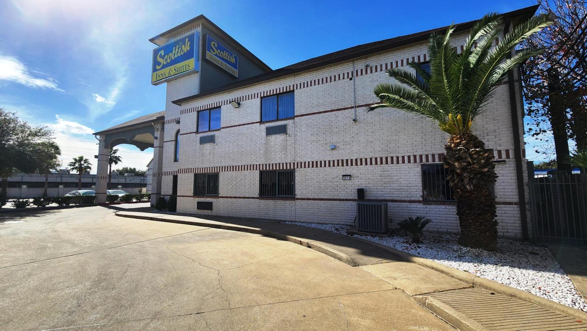 Scottish Inn & Suites Sam Houston Parkway Eksteriør billede